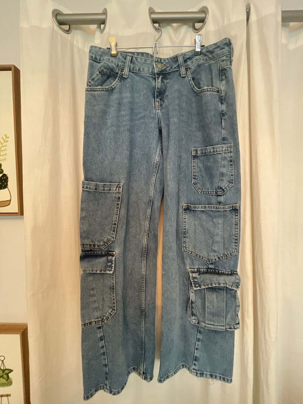 BDG Urban Outfitters Wide Leg Denim Cargo Pants
Size 34
Sustainable
Baggy
Gen Z